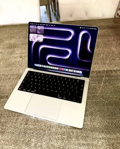 Macbook Pro M4 16 GB RAM / 512GB STORAGE - 100% Battery Health