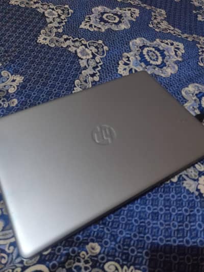 HP LAPTOP . .