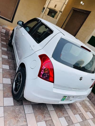 Suzuki Swift DLX TOTAL GENIUN