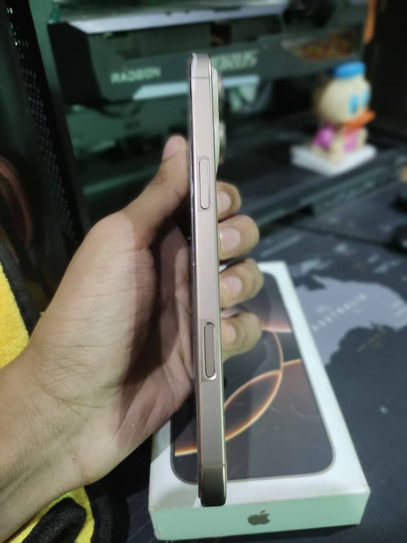 Apple iPhone 16 Pro Max 1