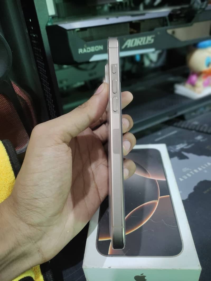 Apple iPhone 16 Pro Max 2