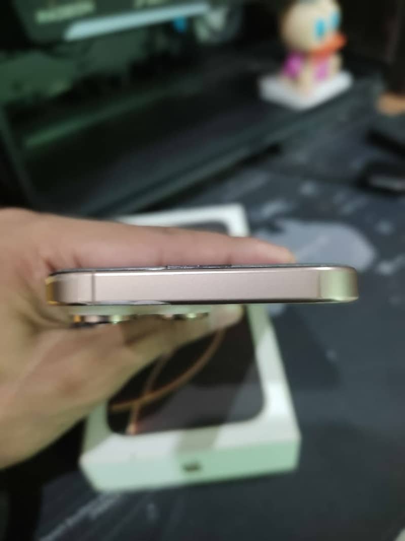Apple iPhone 16 Pro Max 3