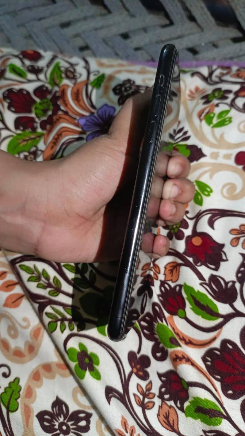 Apple iPhone 11 Pro Max 0