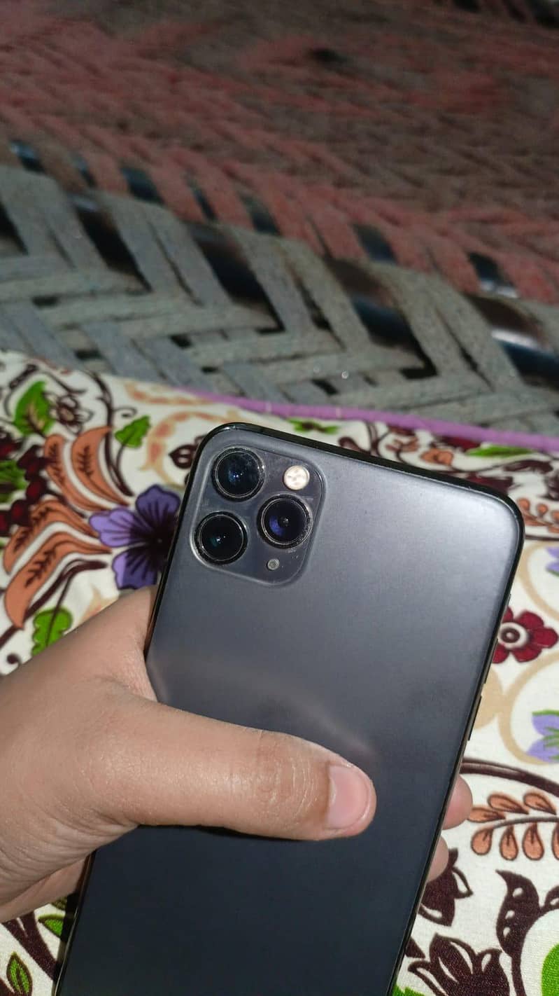 Apple iPhone 11 Pro Max 2