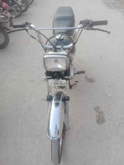 new bike Lana ha is liya sale out kar rha hu koi Kam nhi ha bike ma