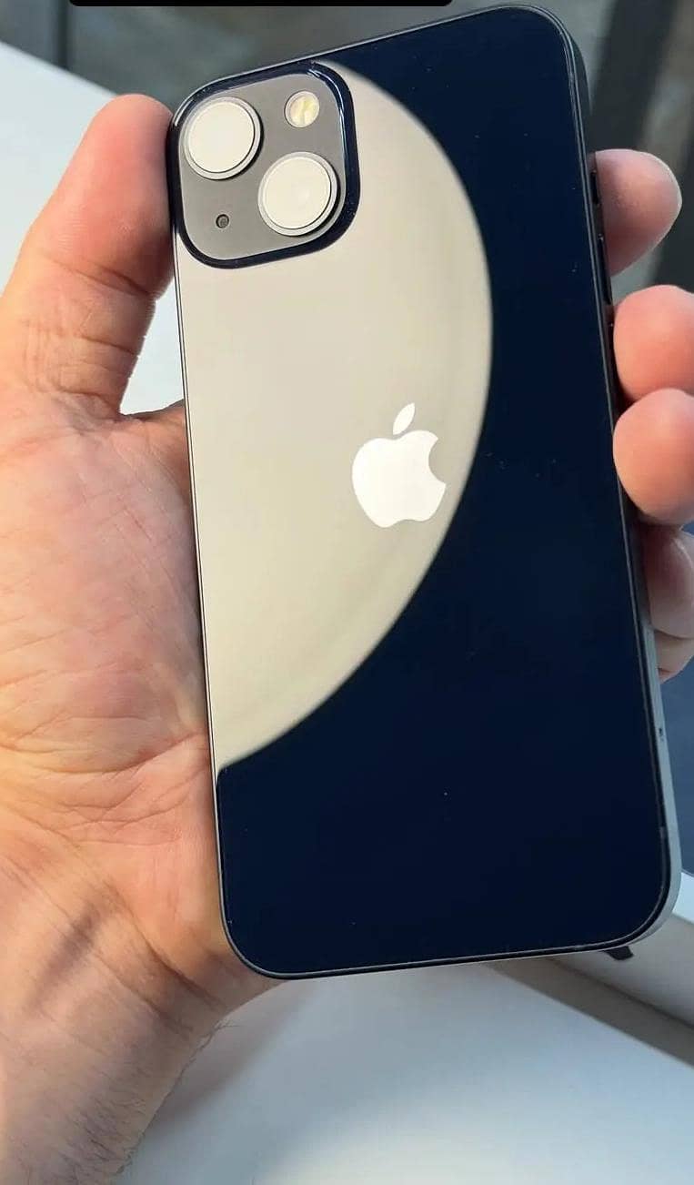 Apple iPhone 13 4