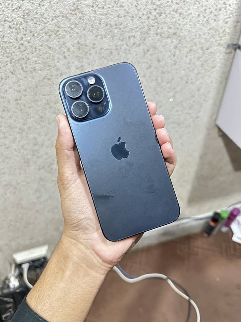 Apple iPhone 15 Pro Max 1