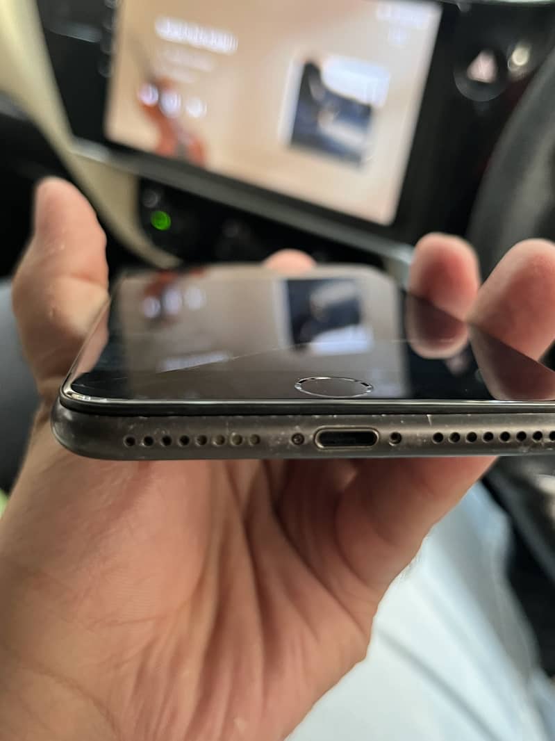 Apple iPhone 8 Plus 2