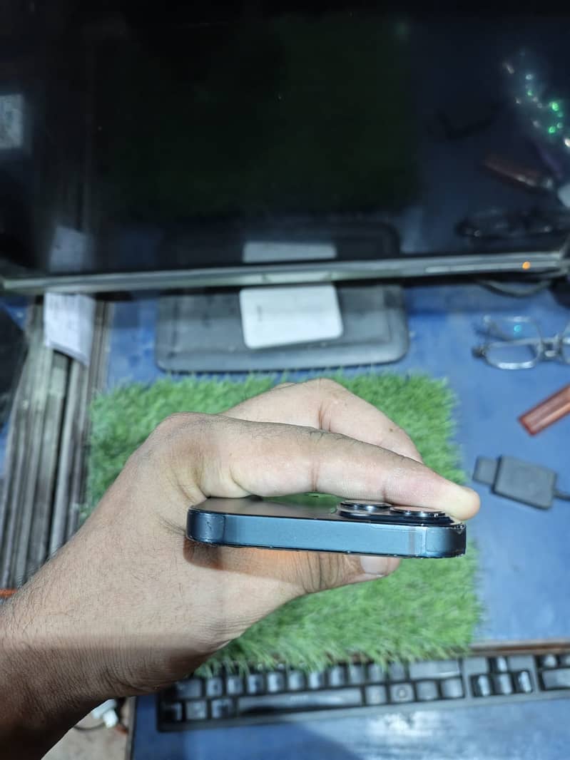 Apple iPhone 13 3