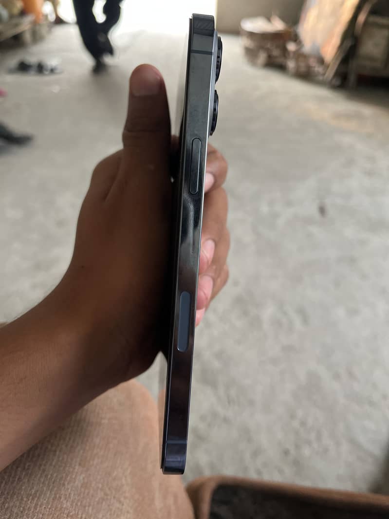 Apple iPhone 13 Pro Max 4