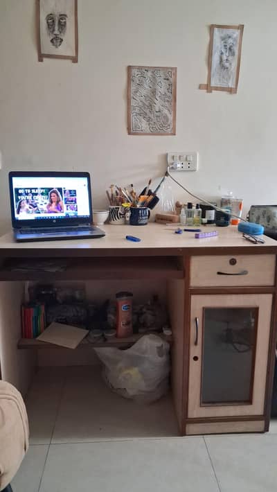 Study table / desk
