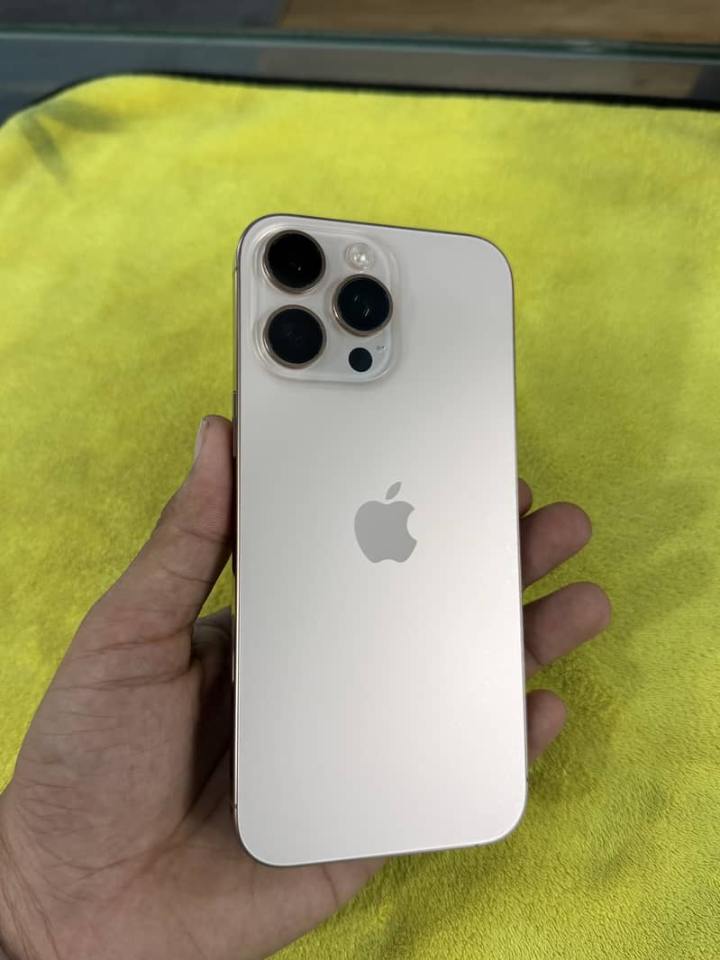 Apple iPhone 16 Pro Max 1