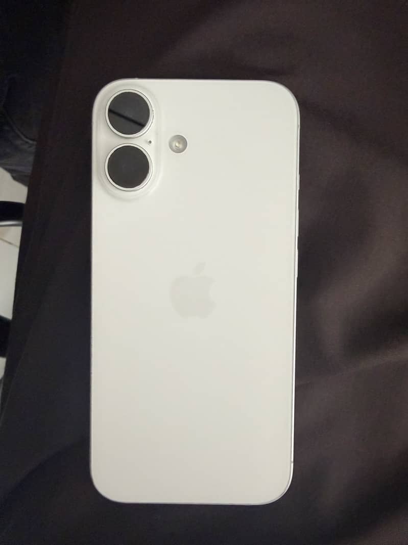Apple iPhone 16 0