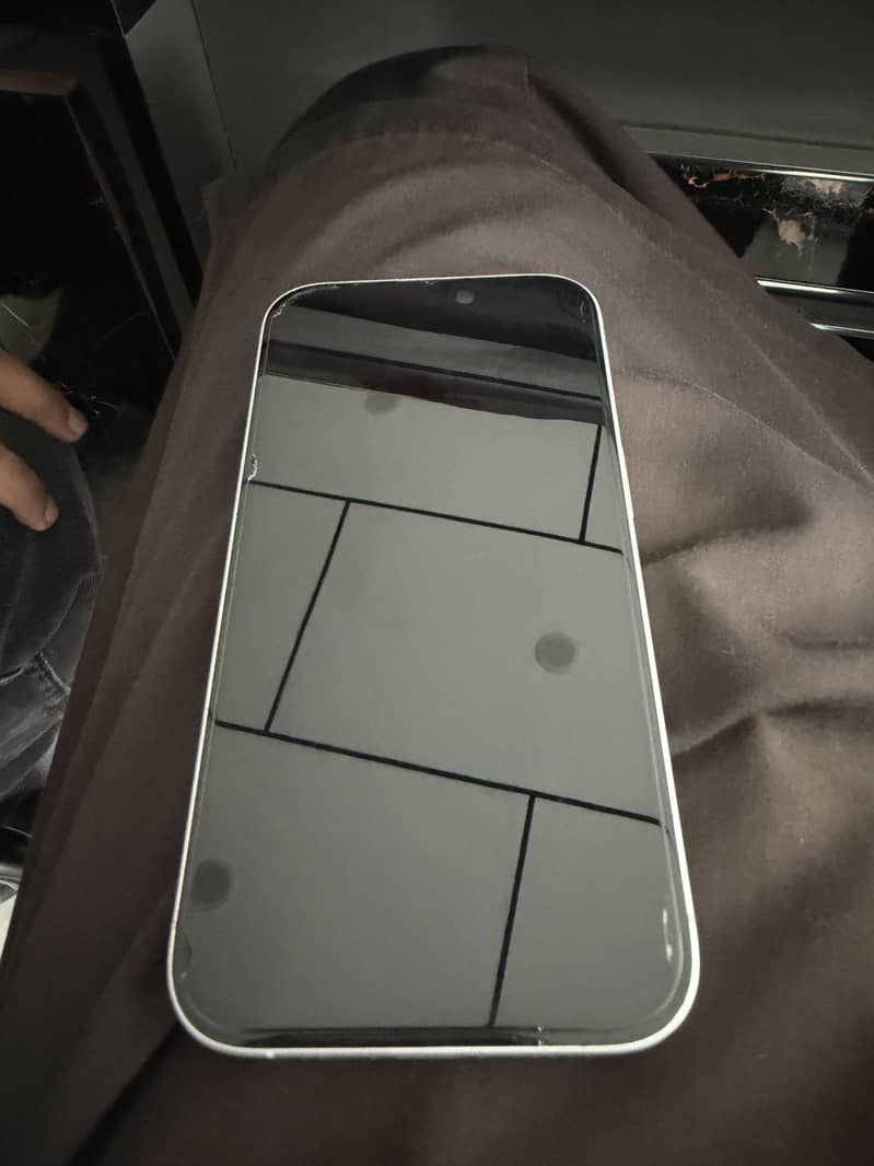 Apple iPhone 16 1