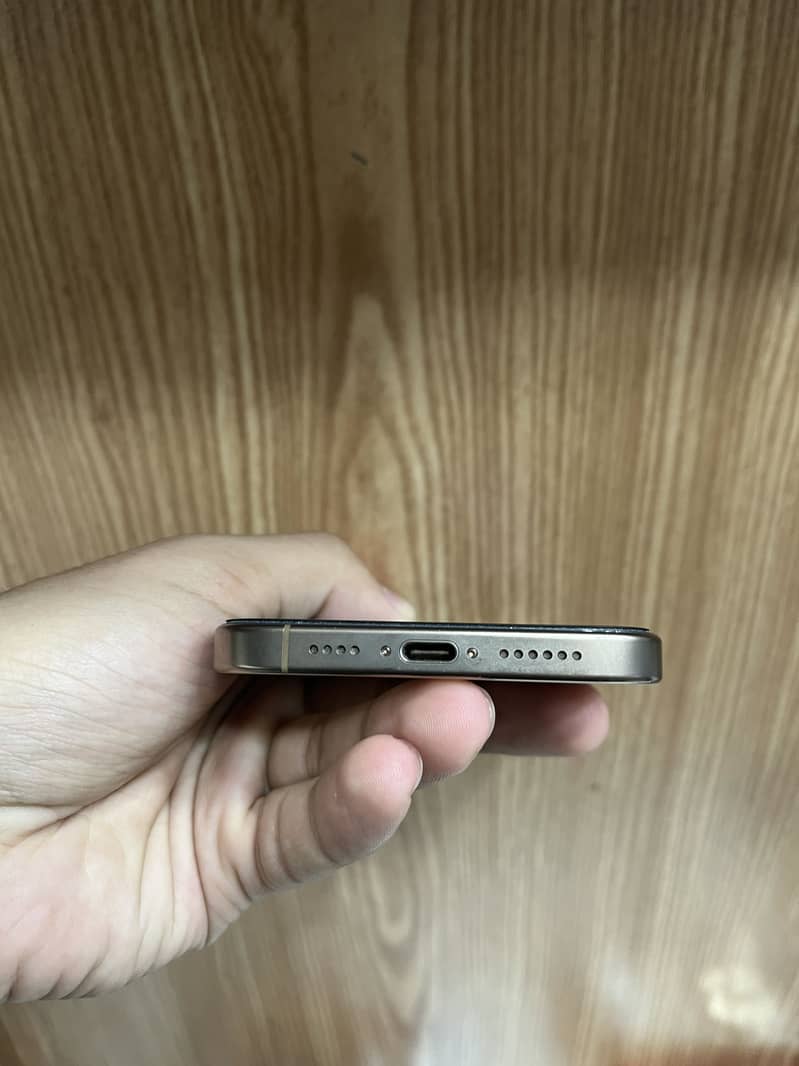 Apple iPhone 16 Pro Max 3