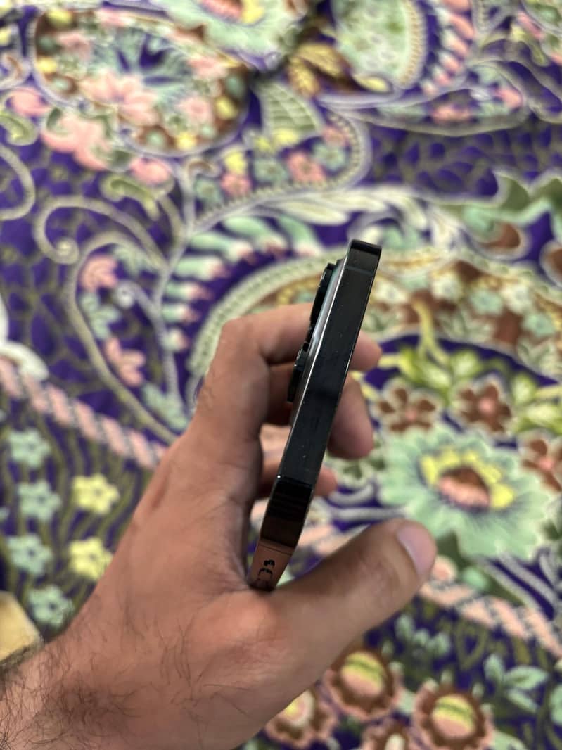 Apple iPhone 14 Pro Max 4