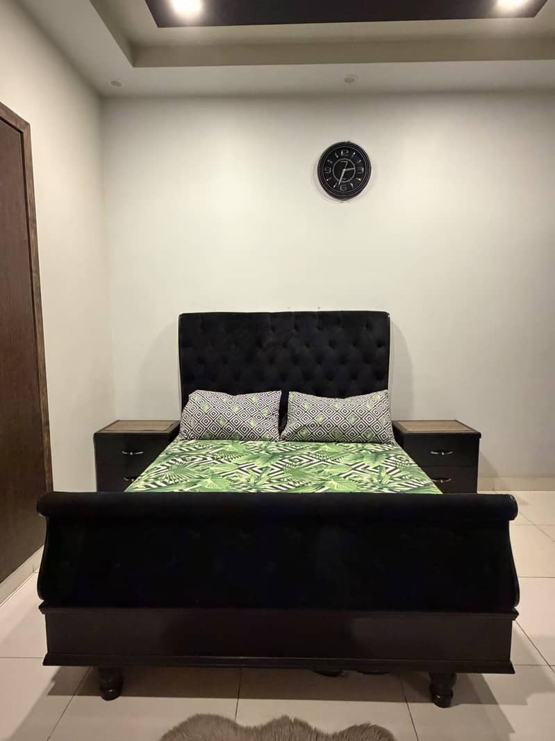 Complete Bedroom Set (Bed + 2 Side Tables + Dressing Table) 4