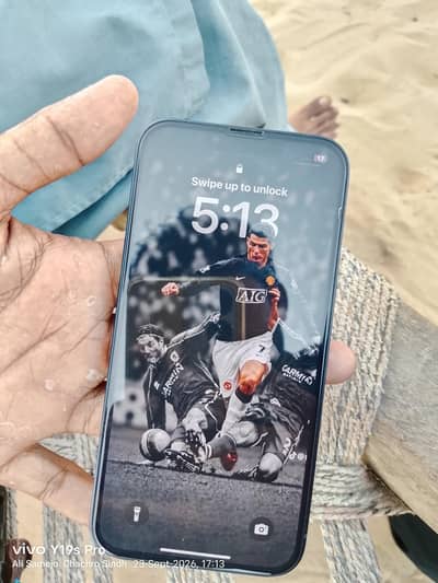 Apple iPhone 13
