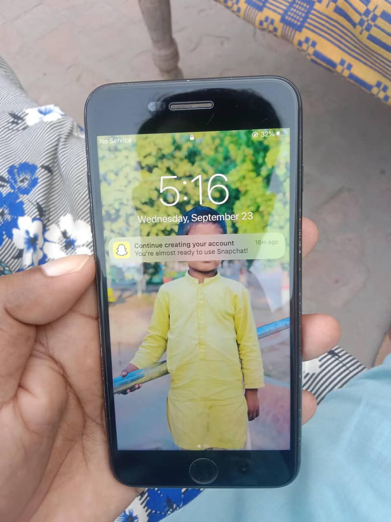 Apple iPhone 7 Plus 0