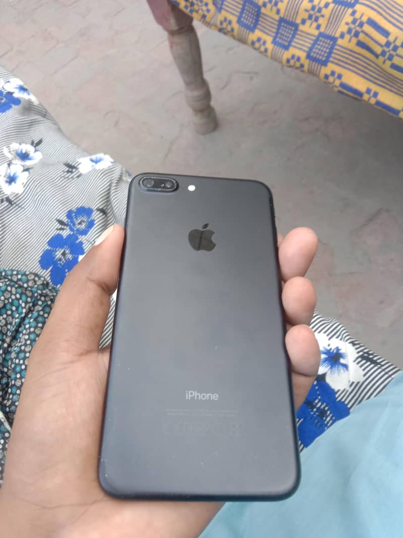 Apple iPhone 7 Plus 1