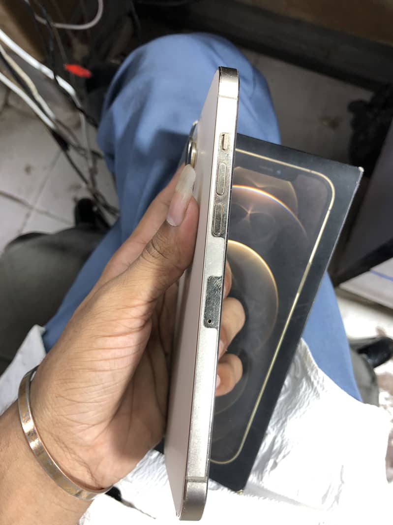 Apple iPhone 12 Pro Max display message 4