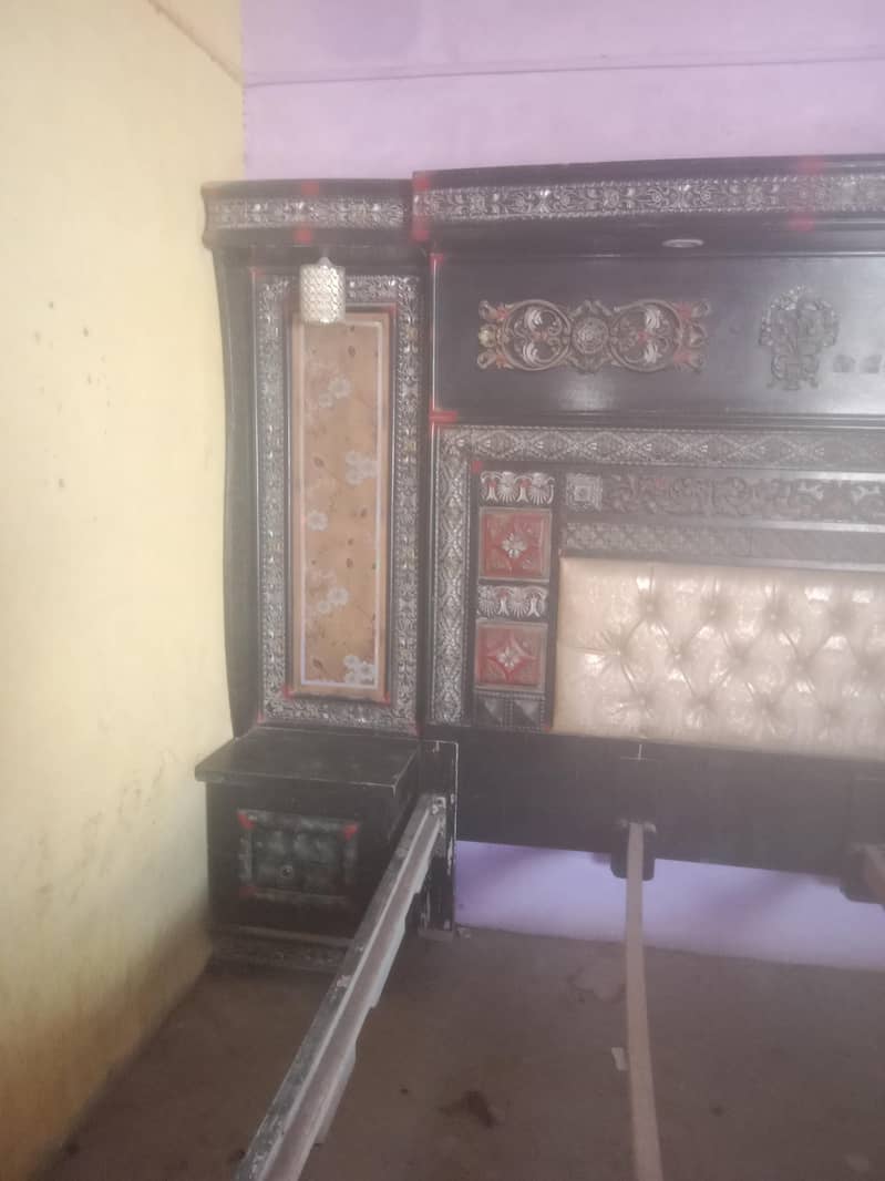 دو سال پرانا بیڈ ہے سیل کر رہا ہوں 40 ہزار کا بغیر میٹرس کے 0