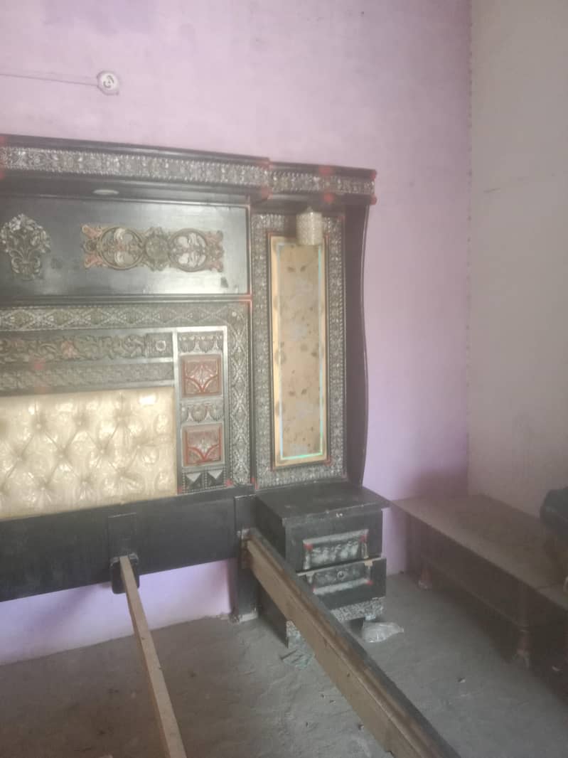دو سال پرانا بیڈ ہے سیل کر رہا ہوں 40 ہزار کا بغیر میٹرس کے 2