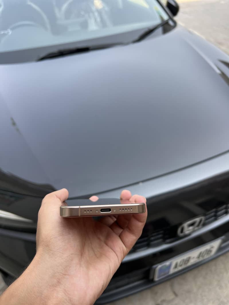 Apple iPhone 16 Pro 1