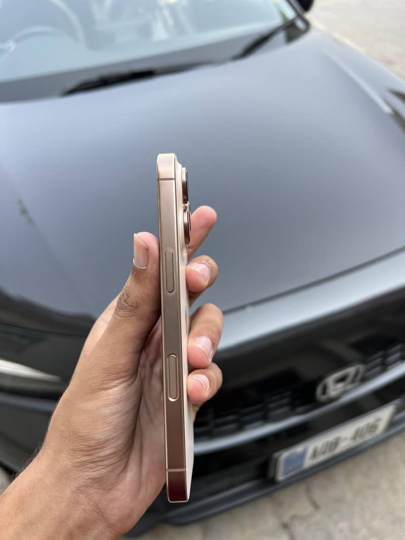 Apple iPhone 16 Pro 2