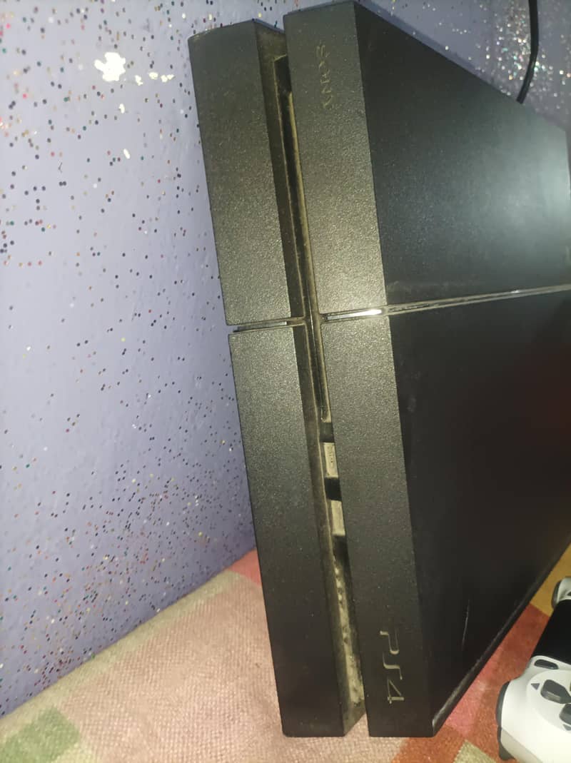 ps4 with controller 2