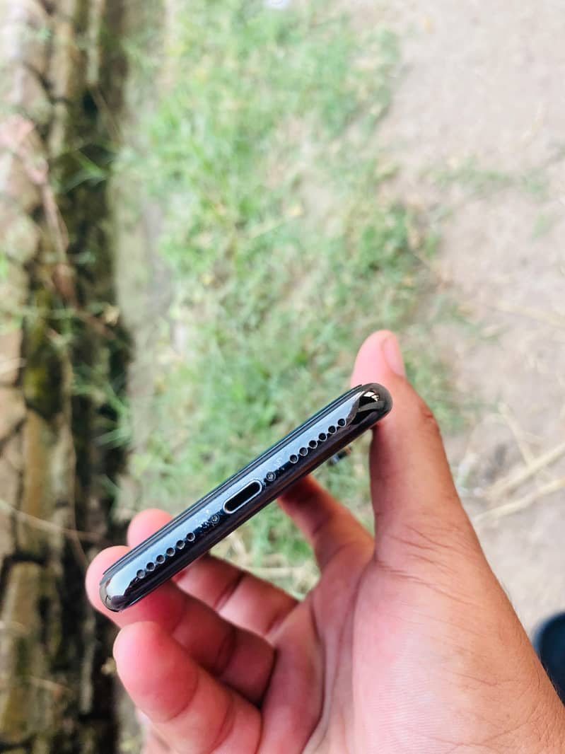 Apple iPhone X 5