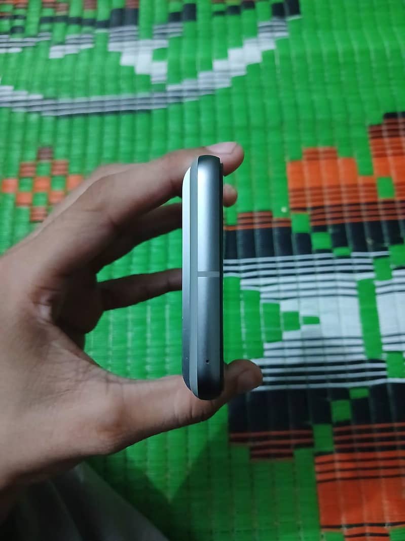 Google Pixel 8 4