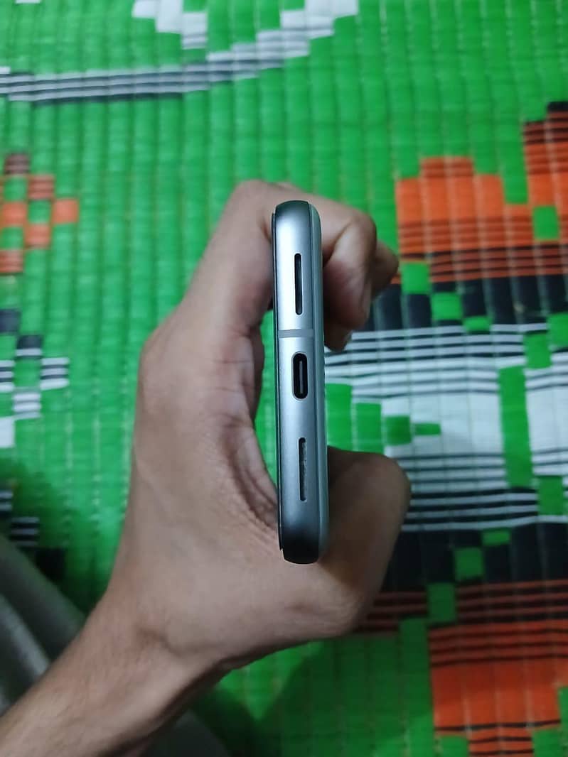 Google Pixel 8 5