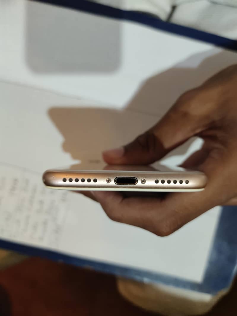 Apple iPhone 8 3
