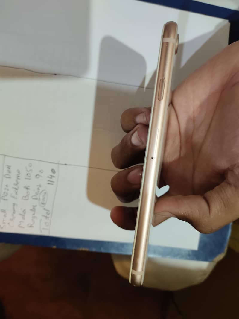 Apple iPhone 8 4