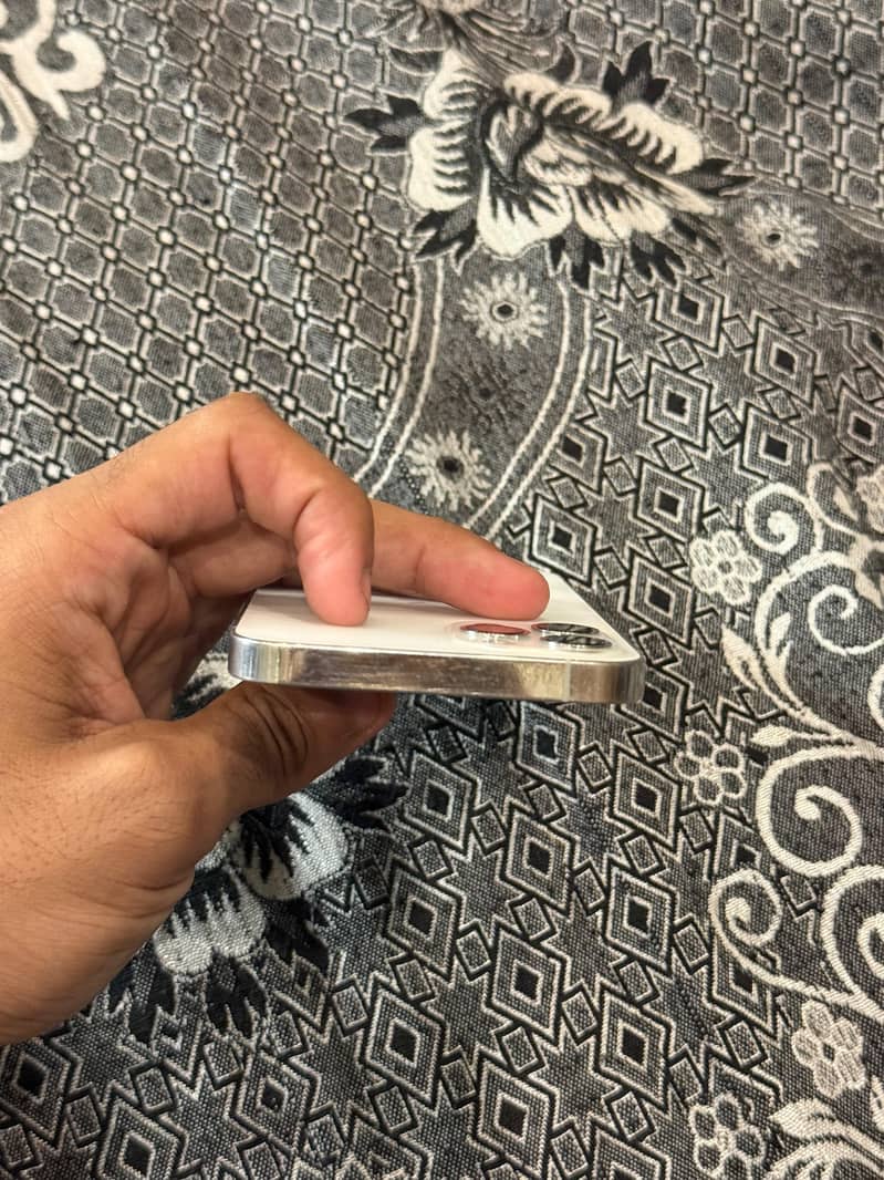 Apple iPhone 12 Pro 3