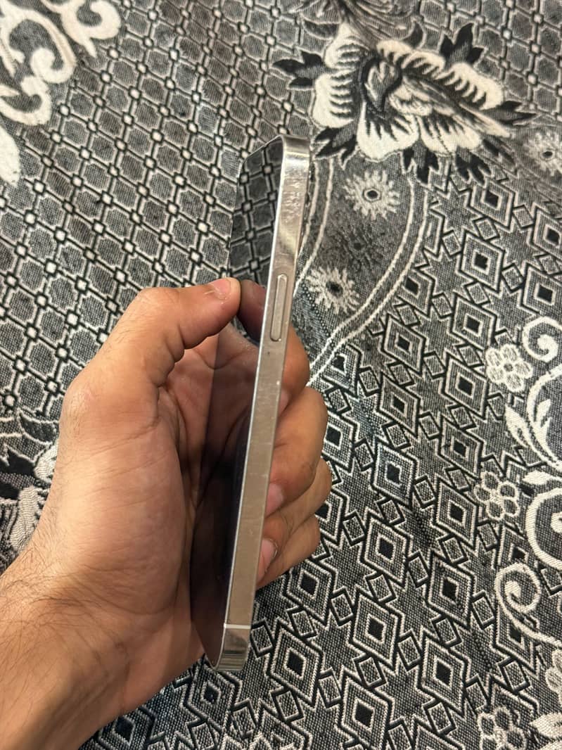 Apple iPhone 12 Pro 8