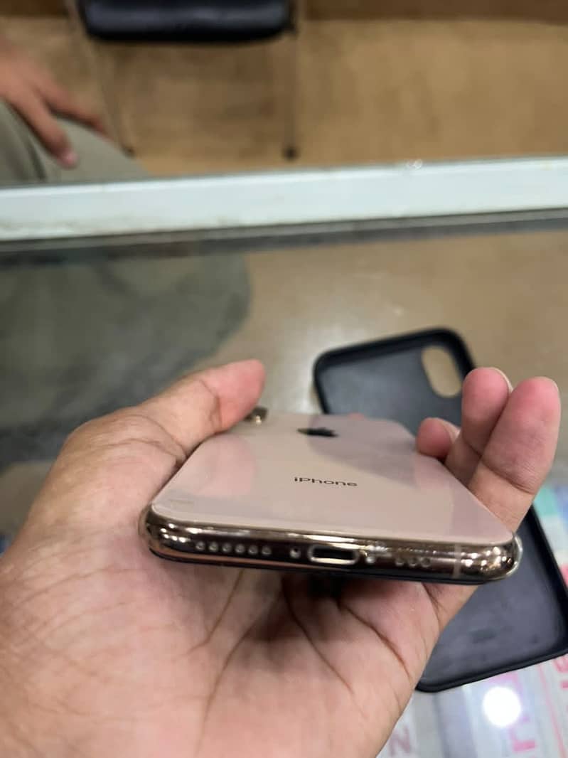 Apple iPhone XS 1