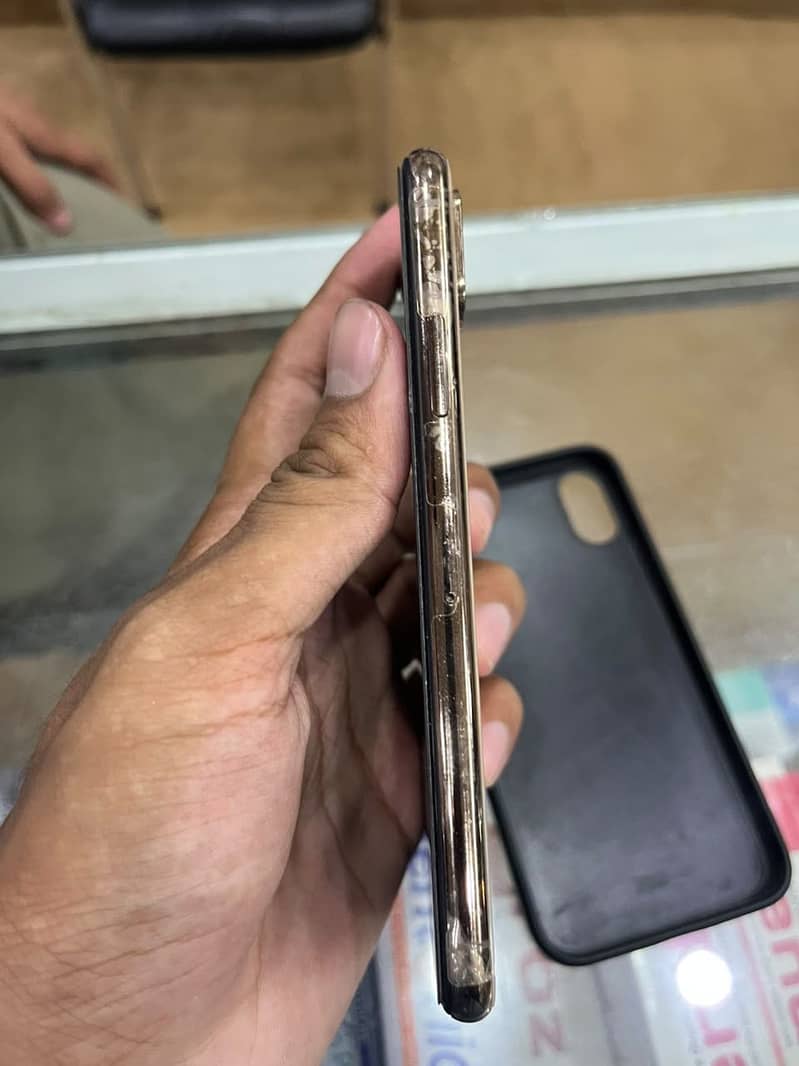 Apple iPhone XS 4