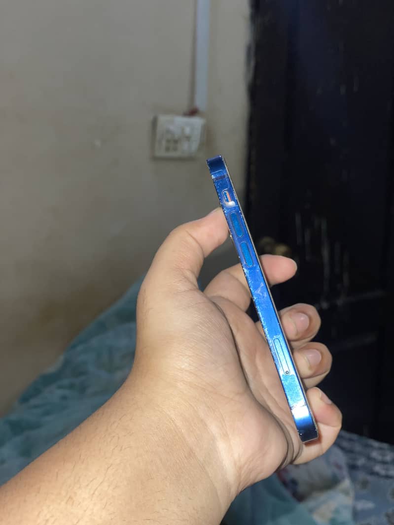 Apple iPhone 12 mini 0