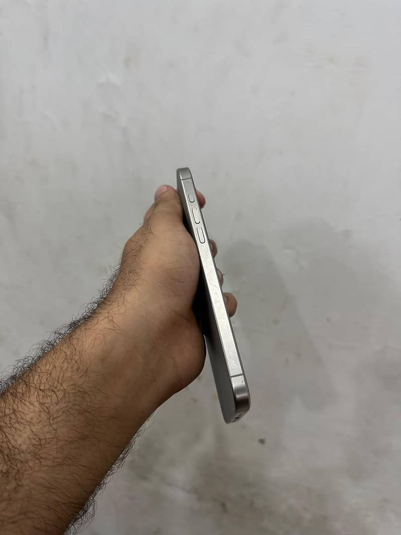 Apple iPhone 15 Pro Max 1