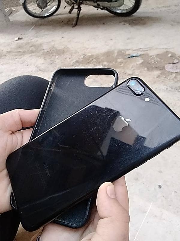 Apple iPhone 7 Plus 2