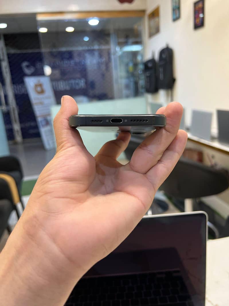 Apple iPhone 15 Pro Max 7
