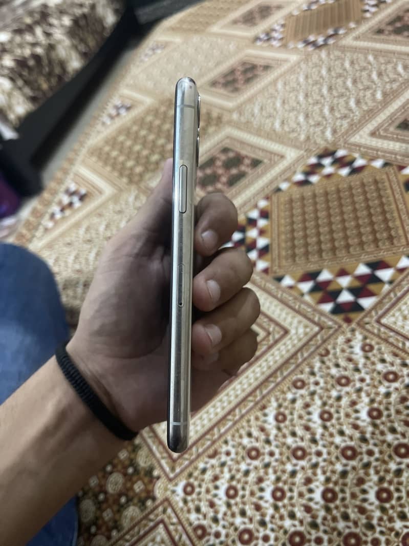 Apple iPhone 11 Pro 5