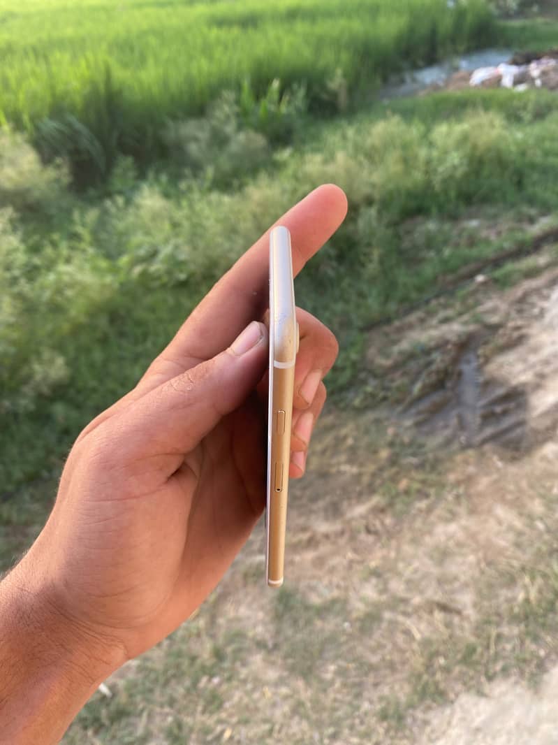 Apple iPhone 7 3