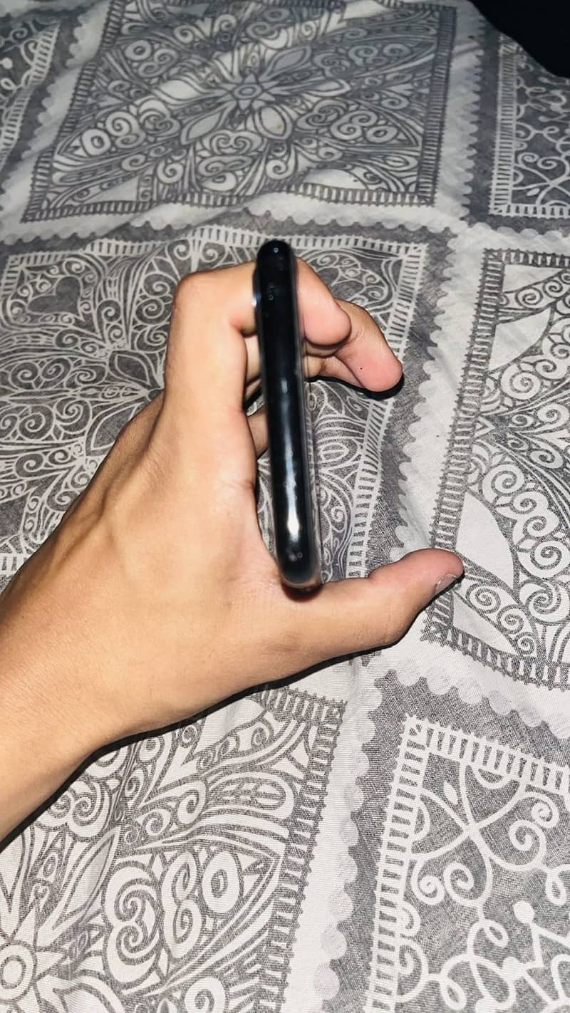 Apple iPhone 11 Pro 2