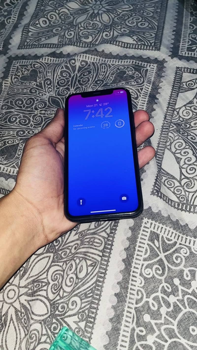 Apple iPhone 11 Pro 4