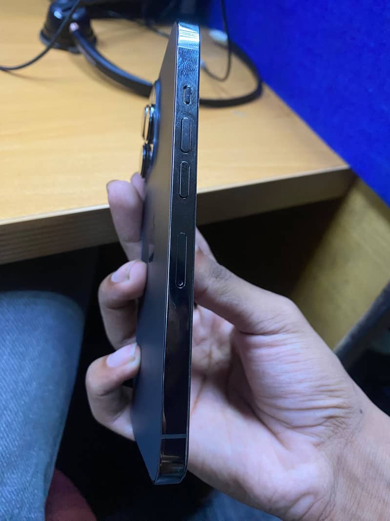 Apple iPhone 13 Pro 1