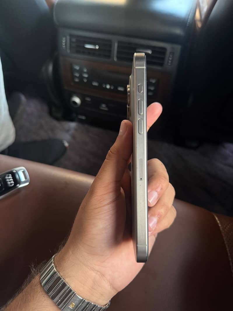 Apple iPhone 15 Pro Max 2