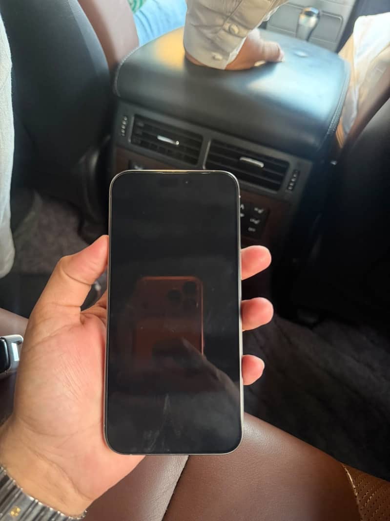 Apple iPhone 15 Pro Max 3